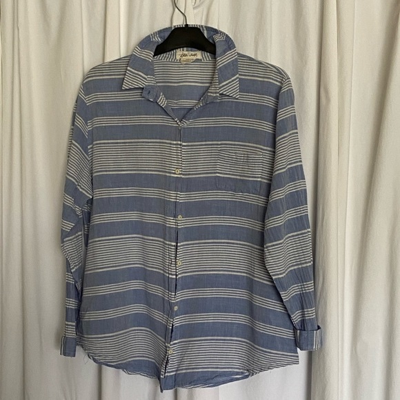 WOMEN Sz-L From Lili’s Closet- Button-Up Long Sleeves Top- Super Soft & Light - Picture 4 of 13